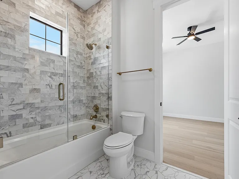 920 W Alfred St — Photo 23