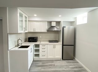 142 Maguire Rd #BASEMENT, Newmarket, ON L3X0M1