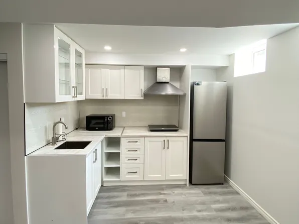 142 Maguire Rd #Basement, Newmarket, ON L3X 0M1