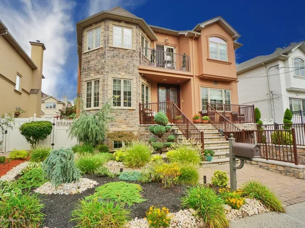 9 Joline Ln, Staten Island, NY 10307
