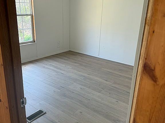 5th image of 1347 Gnatty Branch Rd