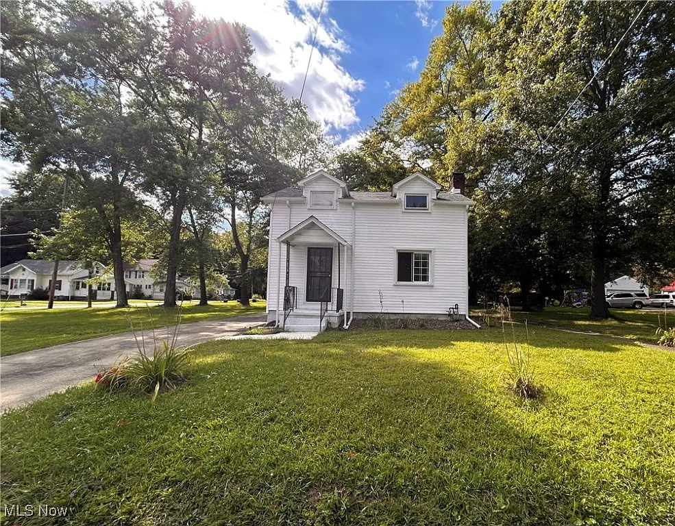3872 Main St photo 1