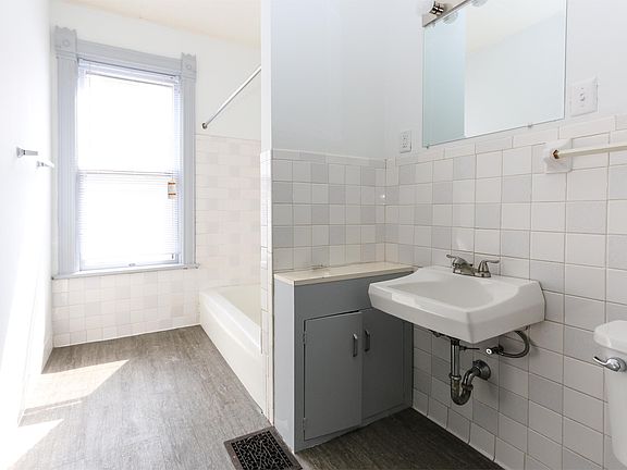 4th image of 500 University Ave NE #2