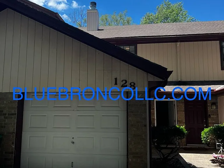 128 SW Oxford Pl — Photo 1