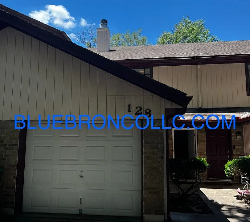 128 SW Oxford Pl
