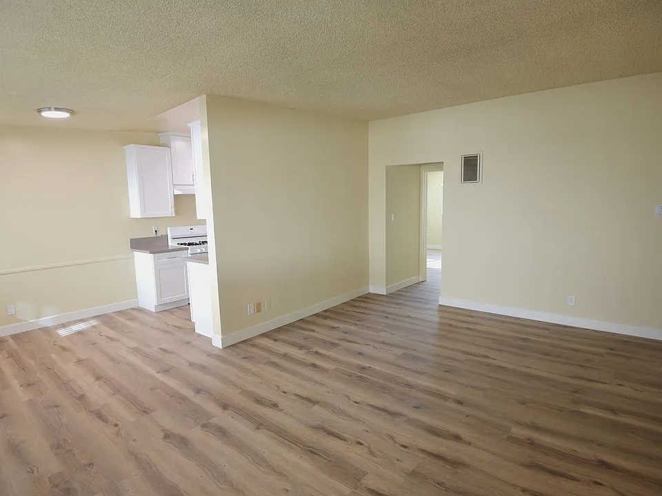 454 W Elk Ave