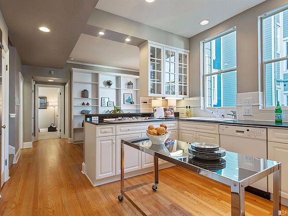 3rd image of 347 Lombard St