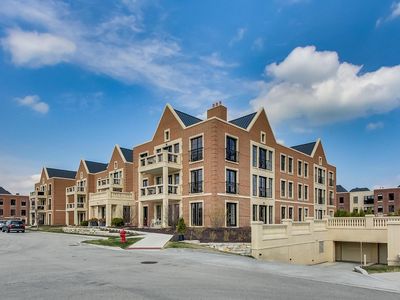 1155 Kelmscott Way Unit 102, Lake Forest, IL, 60045