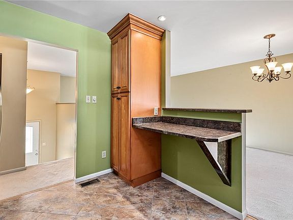 5th image of 117 Persimmon Pl