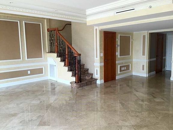 2nd image of 412 Poinciana Dr