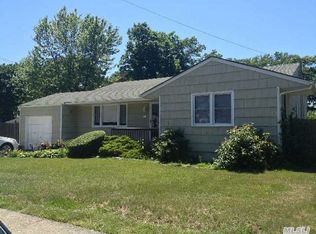 54 Belford Ave, Bay Shore, NY 11706