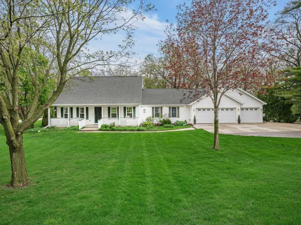 4784 Schneider Dr, Fitchburg, WI 53575