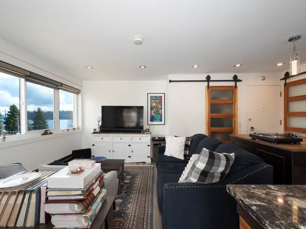 1845 Bellevue Ave #303, West Vancouver, BC V7V 1B2