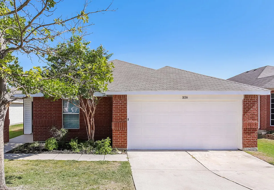 1016 Fort Apache Dr