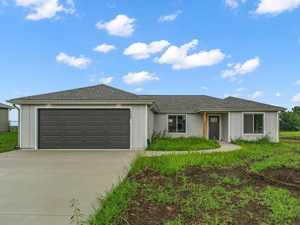 720 Teresa Ct, Carbondale, KS 66414