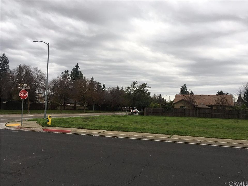 1st image of 698 N Peach Ave
