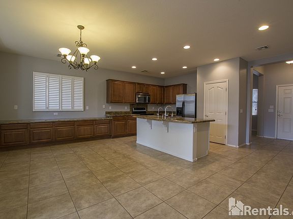 4th image of 1233 E Apricot Ln