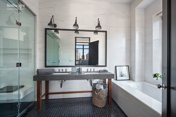 Sold by Sotheby's International Realty | media 11