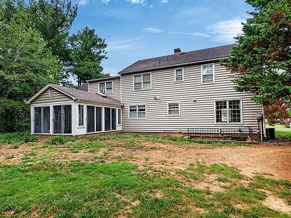 5th image of 2818 Plantation Ln