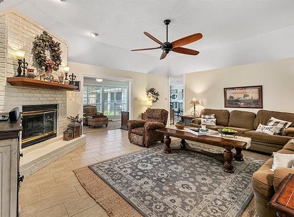 4th image of 315 Senator Ln