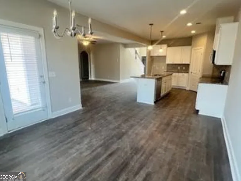135 Sams Dr — Photo 9