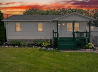 7462 Canal St, Newport, MI 48166