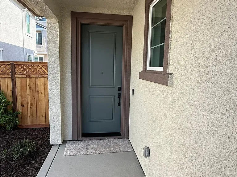338 E Beatrice Ave — Photo 2