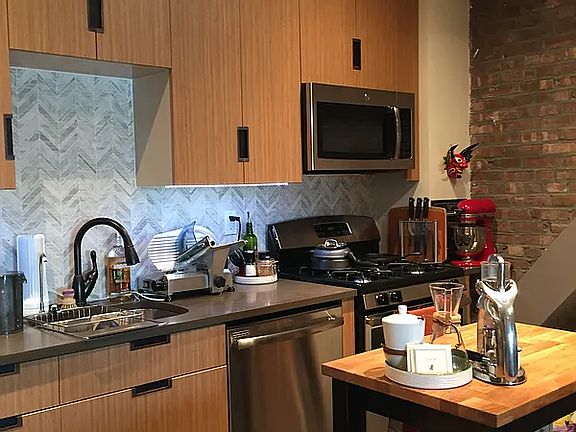 3rd image of 586 Grand St APT 2A