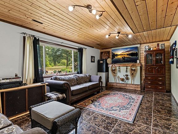 5th image of 300 Robertson Cres