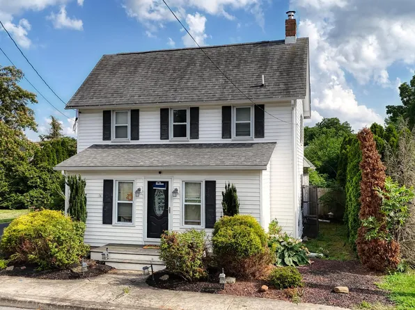 11 High St, Harrington, DE 19952
