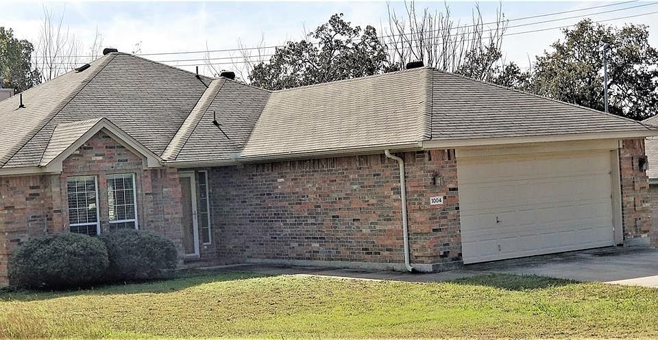 1st image of 1004 Hopkins Dr