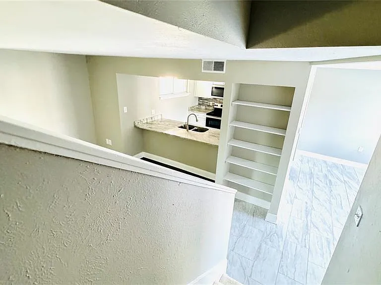 4016 Woodfern Dr #B-8 — Photo 23