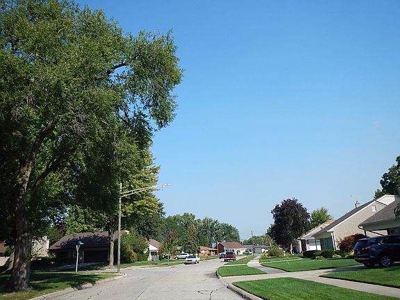 4th image of 28753 Malvina Dr