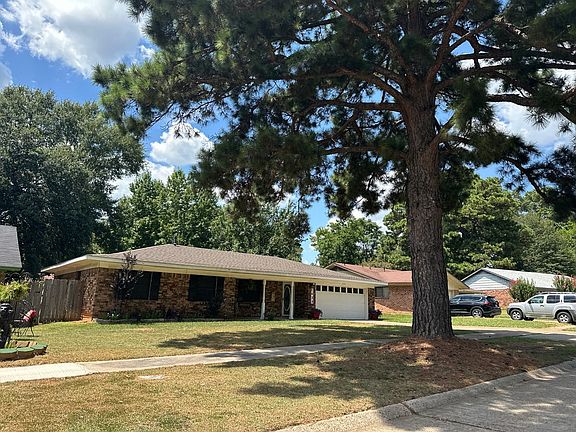 3rd image of 1634 Applewood Dr