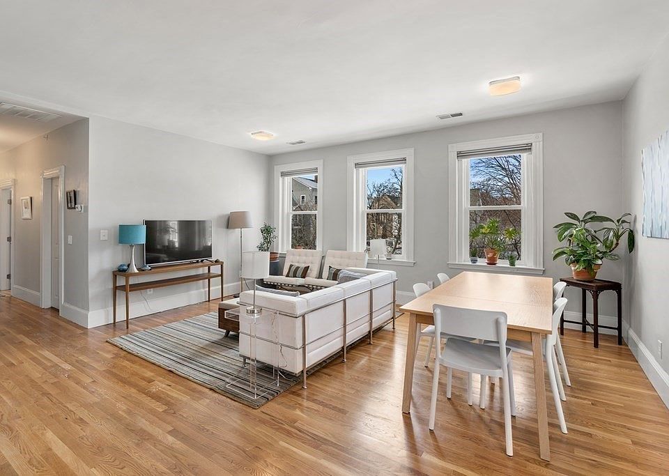 1st image of 10 Holborn St Unit 3