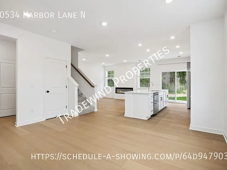 10534 Harbor Ln N — Photo 2