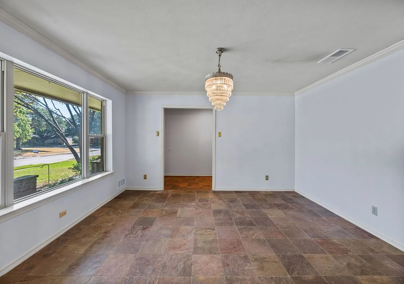 Available Now! Ready For Move In. — Photo 3