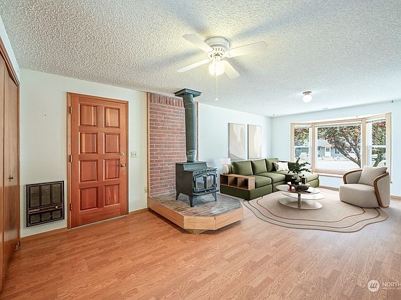 5th image of 122 White Birch Place