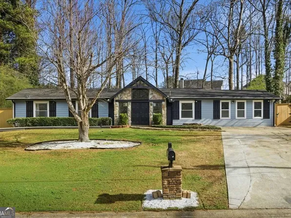 670 Stonehedge Dr, Stone Mountain, GA 30087