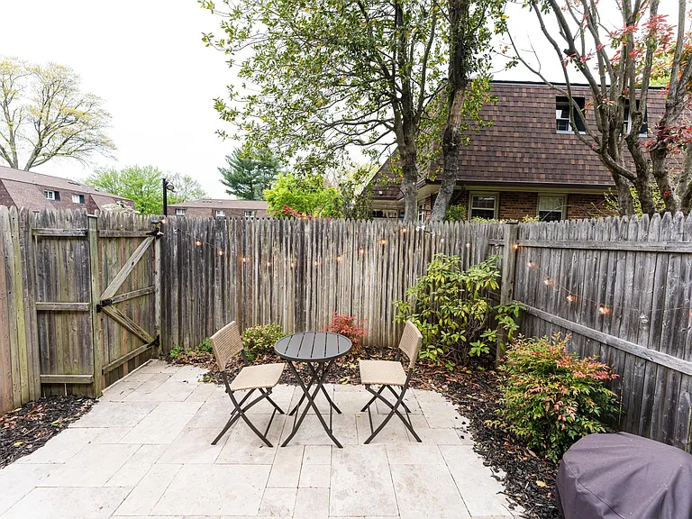 202 S Virginia Ave — Photo 10