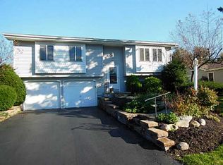 35 Yosemite Cir, West Henrietta, NY 14586