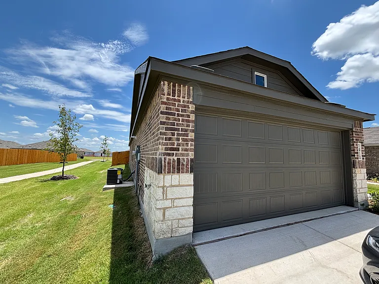 1412 Merlin Bluff St — Photo 3