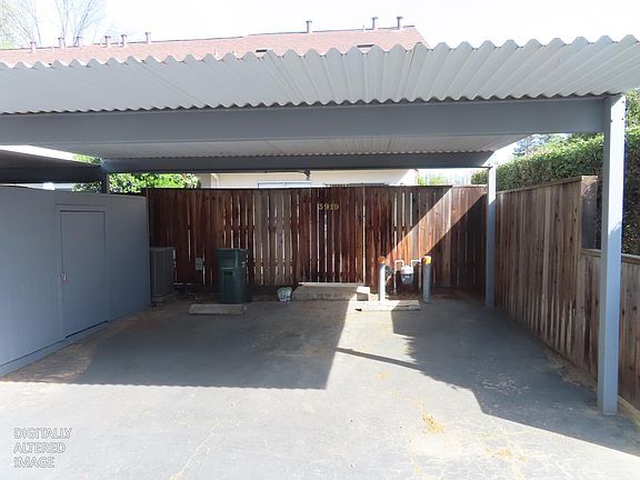 3rd image of 3919 Oak Villa Cir