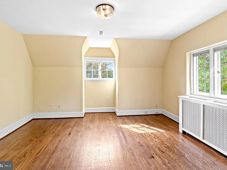 7704 Crossland Rd — Photo 38