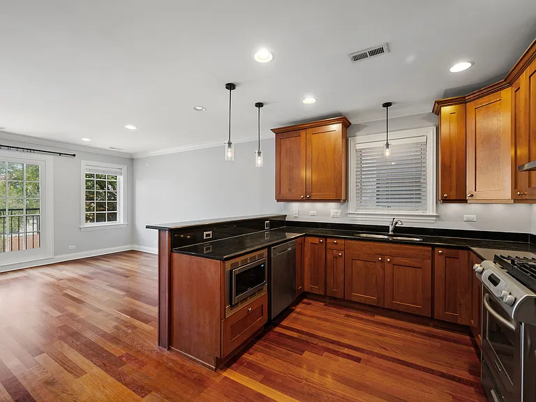 3723 N Wilton Ave #3 — Photo 5