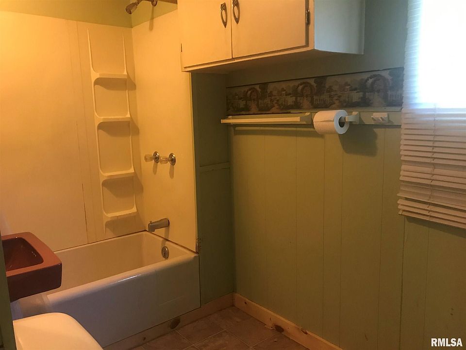 2nd image of 307 Young St