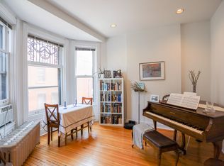 166 W Menomonee St #D1, Chicago, IL 60614