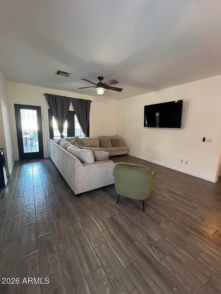 3 bed, 2.0 bath, 1533 sqft, $2,500 — Photo 4
