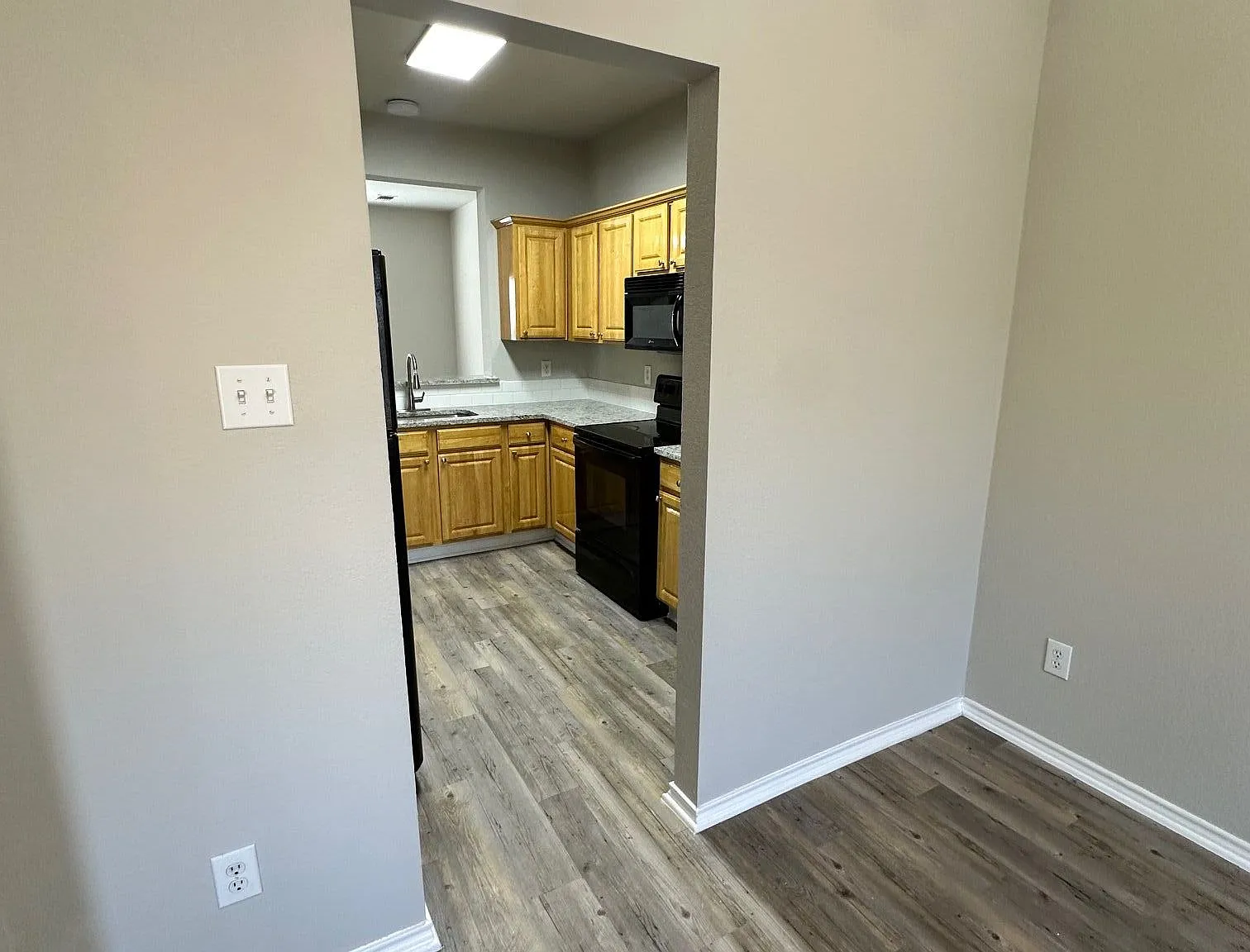 3 bed, 2.5 bath, 1400 sqft, $1,500 — Photo 2