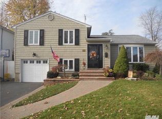 408 Grand Blvd, Massapequa Park, NY 11762